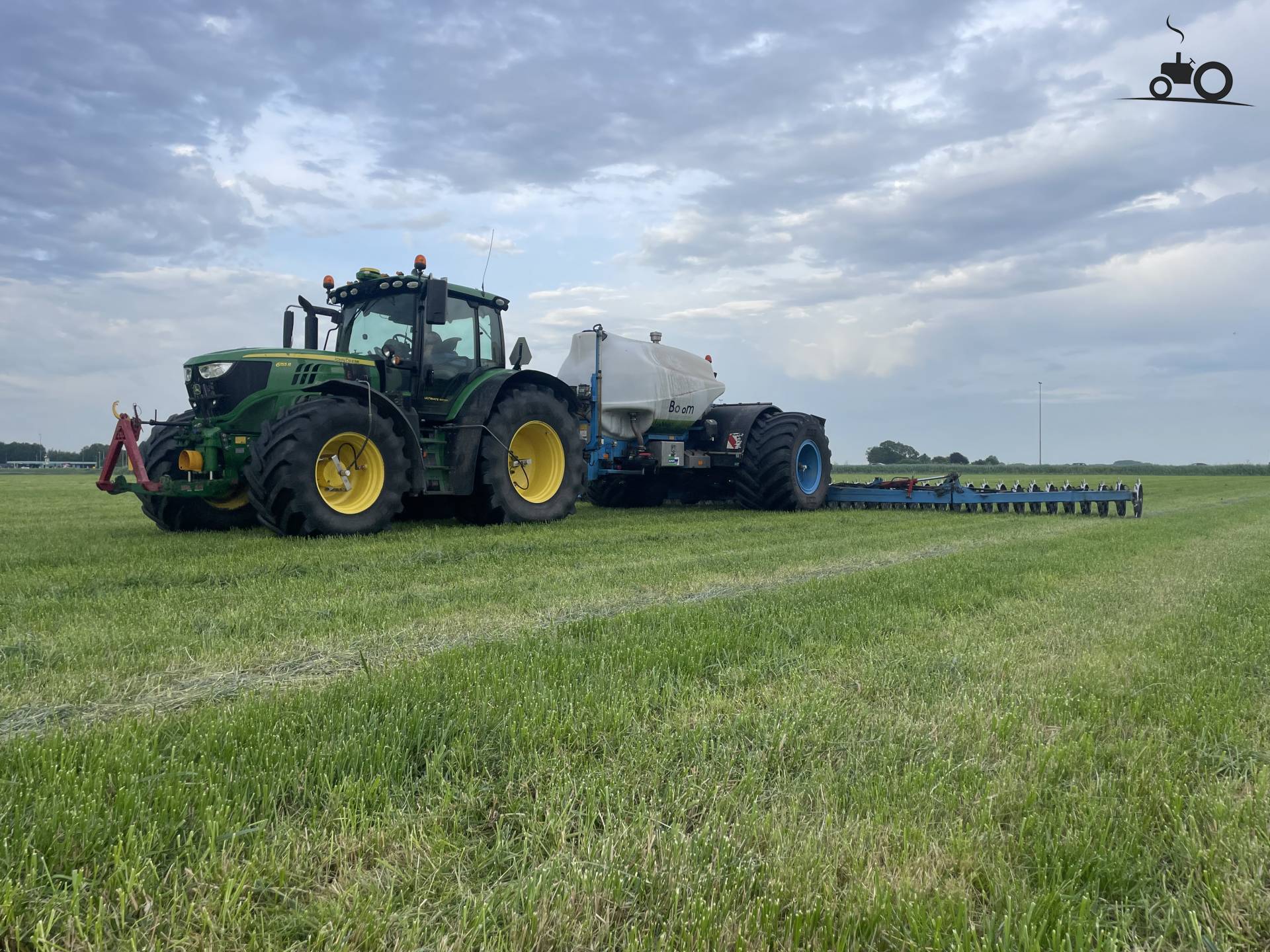 Spaakwiel bemesten met de John Deere 6155R