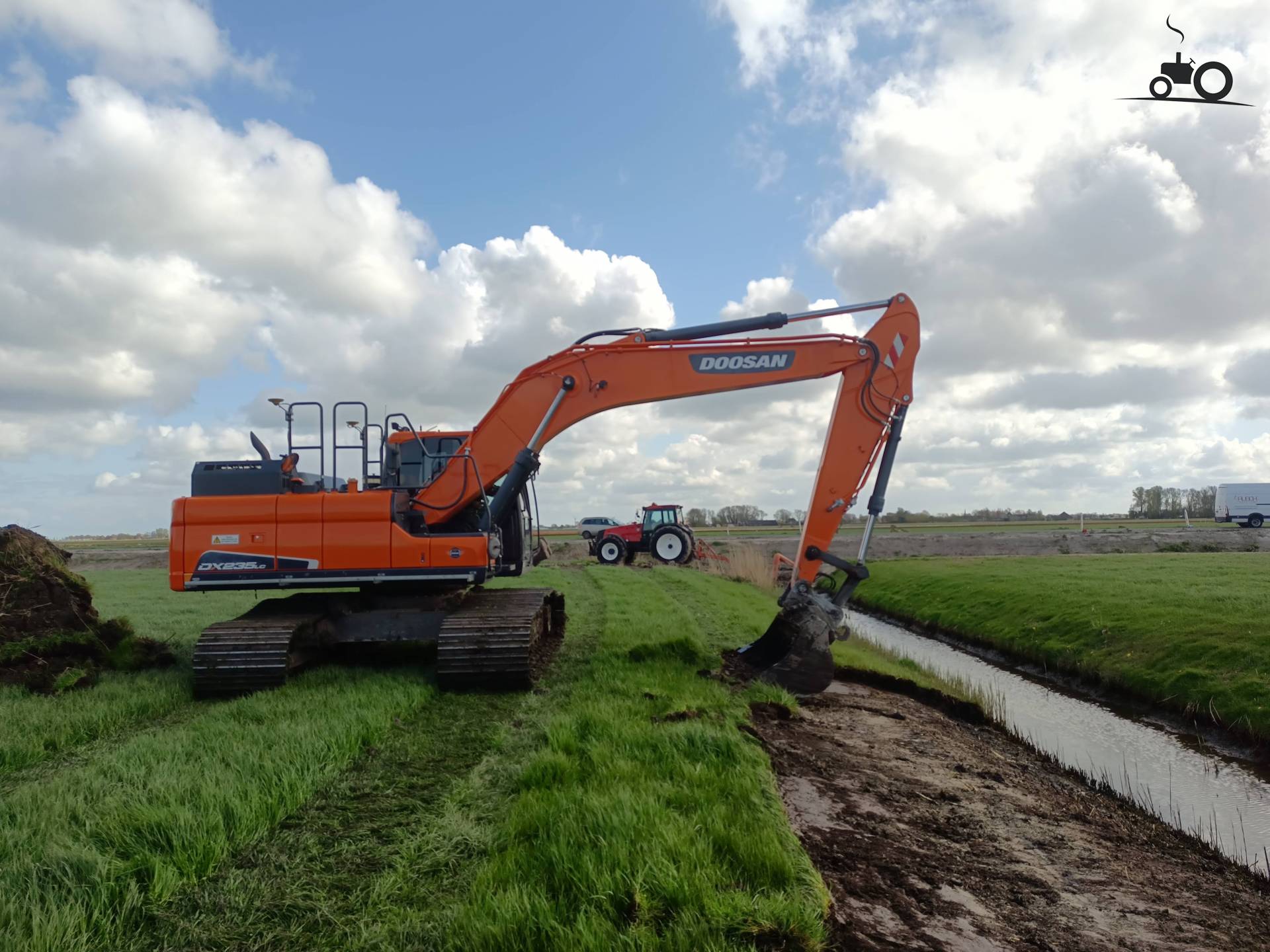 Doosan DX235LC (graafmachine)